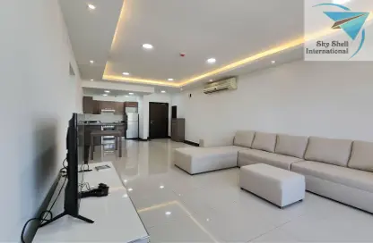 Apartment - 2 Bedrooms - 3 Bathrooms for rent in Busaiteen - Muharraq Governorate