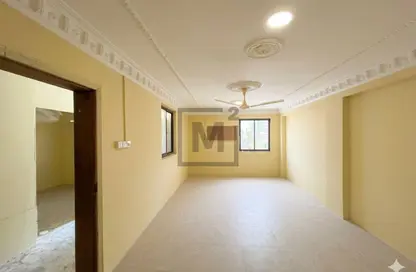 فيلا - 8 غرف نوم - 6 حمامات للبيع في عراد - المحرق