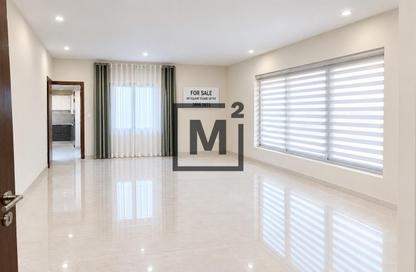 Villa - 5 - 4 for sale in Busaiteen - Muharraq Governorate