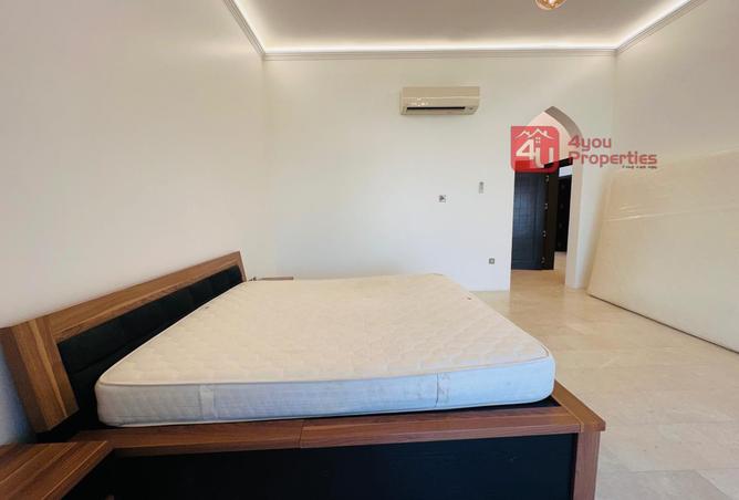 989374 - Property Image 2