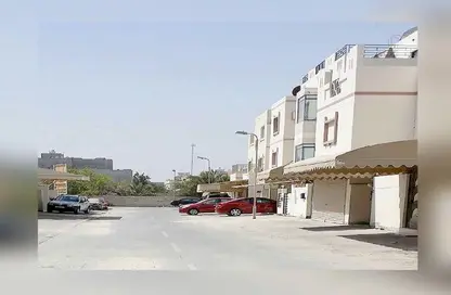 Villa - 2 Bedrooms - 3 Bathrooms for rent in Sanad - Central Governorate