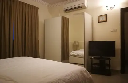 Apartment - 2 Bedrooms - 2 Bathrooms for rent in Al Juffair - Capital Governorate
