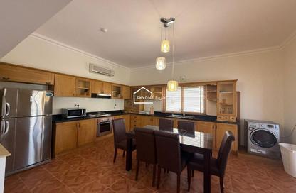 Apartment - 3 Bedrooms - 3 Bathrooms for rent in Al Juffair - Capital Governorate