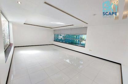 Apartment - 4 Bedrooms - 5 Bathrooms for rent in Saar - Northern Governorate