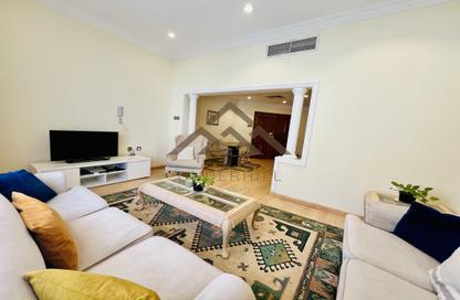Apartment - 2 Bedrooms - 2 Bathrooms for rent in Mahooz - Manama - Capital Governorate