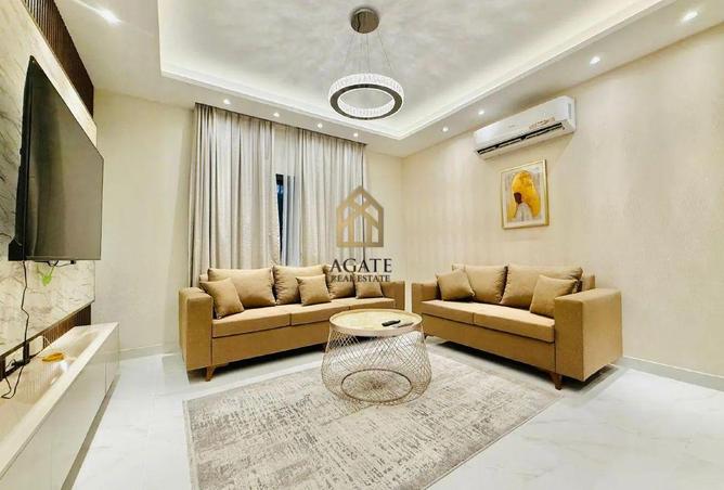 989497 - Property Image 2