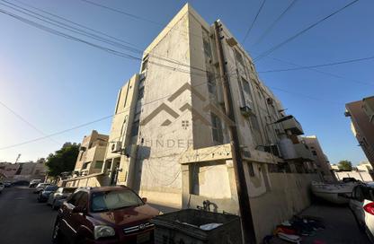 عمارة بالكامل - 8 غرف نوم - 8 حمامات للبيع في المحرق - المحرق