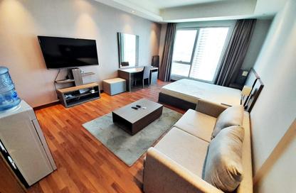 Apartment - Studio - 1 for rent in Sanabis - Manama - Capital Governorate