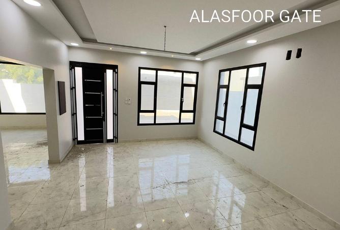 992011 - Property Image 2