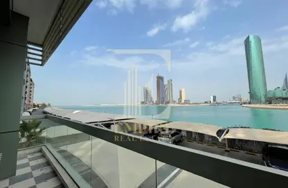 Duplex - 3 Bedrooms - 6 Bathrooms for rent in Reef Island - Capital Governorate