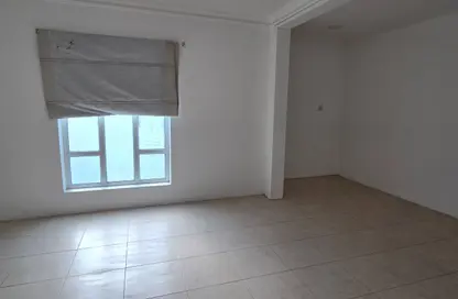 Apartment - 3 Bedrooms - 2 Bathrooms for rent in Sanad - Central Governorate