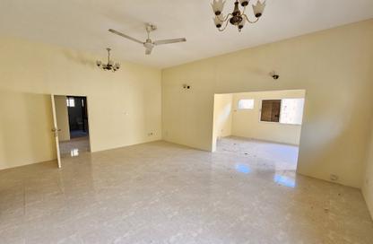 عمارة بالكامل - 4 - 2 للبيع في المحرق - المحرق