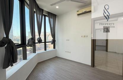 Apartment - 2 Bedrooms - 2 Bathrooms for rent in Manama - Capital Governorate