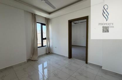 Apartment - 2 Bedrooms - 2 Bathrooms for rent in Manama - Capital Governorate