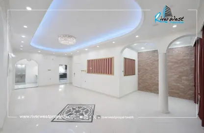 عمارة بالكامل - 8 غرف نوم - 8 حمامات للبيع في الحد - المحرق