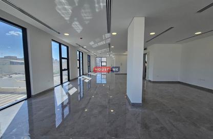 Office Space - 1 Bedroom - 2 Bathrooms for rent in Bu Ashira - Capital Governorate
