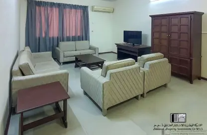 Apartment - 3 Bedrooms - 2 Bathrooms for rent in Exhibition Road - Hoora - Capital Governorate