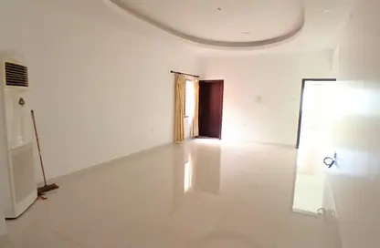Apartment - 3 Bedrooms - 3 Bathrooms for rent in Busaiteen - Muharraq Governorate