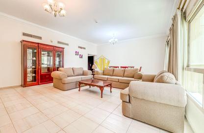 Apartment - 2 Bedrooms - 3 Bathrooms for rent in Al Juffair - Capital Governorate