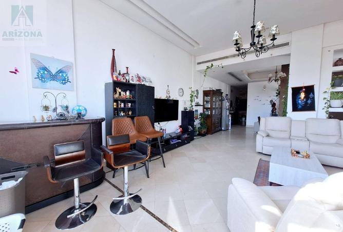 978437 - Property Image 3