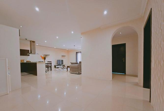 992240 - Property Image 2