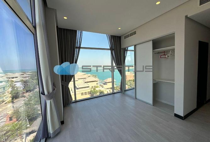 989585 - Property Image 3