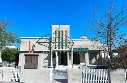 Villa - 3 Bedrooms - 3 Bathrooms for rent in Manama - Capital Governorate