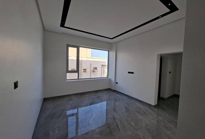 992223 - Property Image 2