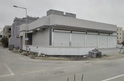 عمارة بالكامل - استوديو - 5 حمامات للبيع في العكر - المحافظة الوسطى