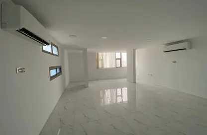 Office Space - 2 Bedrooms - 2 Bathrooms for rent in Saar - Northern Governorate