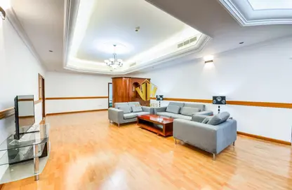 Apartment - 3 Bedrooms - 3 Bathrooms for rent in Seef - Capital Governorate