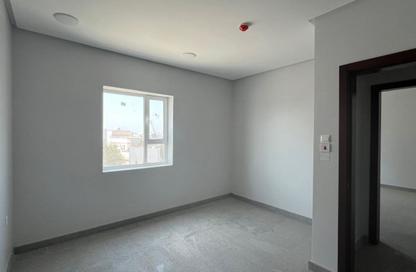 Office Space - Studio - 2 Bathrooms for rent in Al Qadam - Northern Governorate