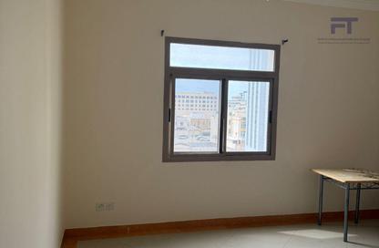 Apartment - 2 Bedrooms - 2 Bathrooms for rent in Bu Ashira - Capital Governorate