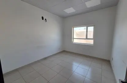 Office Space - 3 Bedrooms - 1 Bathroom for rent in Sanabis - Manama - Capital Governorate