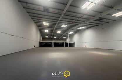 مستودع - استوديو - 2 حمامات للايجار في الحد - المحرق