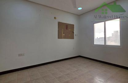 Apartment - 2 Bedrooms - 1 Bathroom for rent in Galali - Muharraq Governorate Apartment - 2 Bedrooms - 1 Bathroom for rent in Galali - Muharraq Governorate