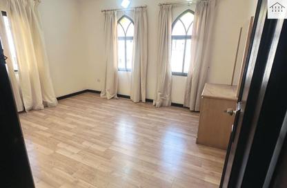 Apartment - 3 Bedrooms - 2 Bathrooms for rent in Exhibition Road - Hoora - Capital Governorate