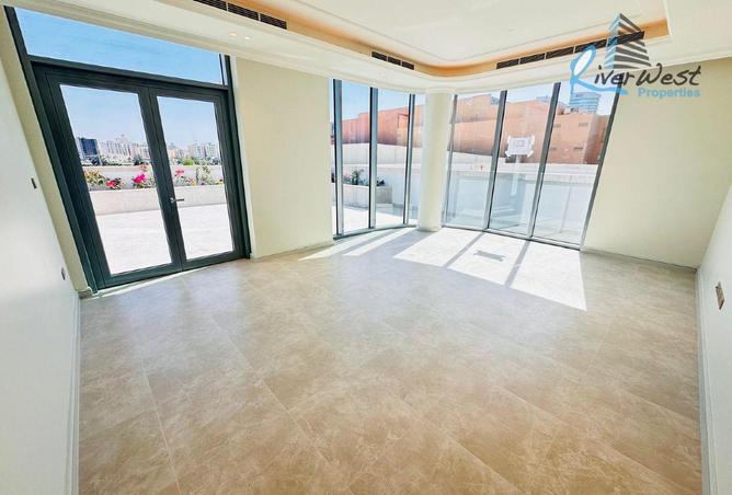 998238 - Property Image 2