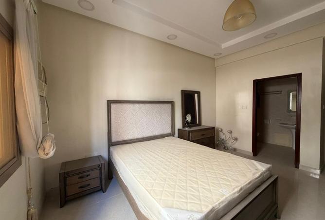 989721 - Property Image 2