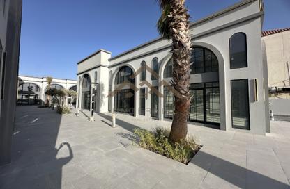 Shop - Studio - 4 Bathrooms for rent in Busaiteen - Muharraq Governorate