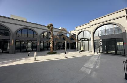 Shop - Studio - 4 Bathrooms for rent in Busaiteen - Muharraq Governorate