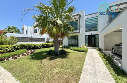 فيلا - 5 غرف نوم - 6 حمامات للبيع في شارع أمواج - أمواج - المحرق