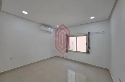 Apartment - 2 Bedrooms - 2 Bathrooms for rent in Busaiteen - Muharraq Governorate