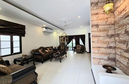 Villa - 3 Bedrooms - 4 Bathrooms for rent in Galali - Muharraq Governorate