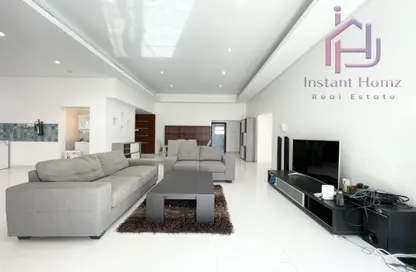 Apartment - 3 Bedrooms - 2 Bathrooms for rent in Al Juffair - Capital Governorate