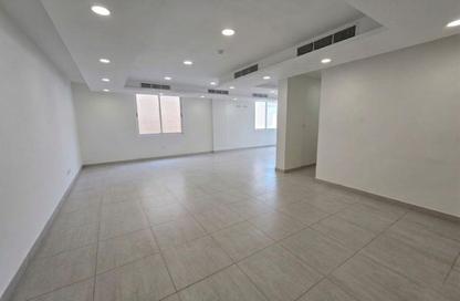 Office Space - 2 Bedrooms - 2 Bathrooms for rent in Shakhura - Northern Governorate