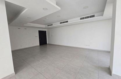 Office Space - 2 Bedrooms - 2 Bathrooms for rent in Shakhura - Northern Governorate