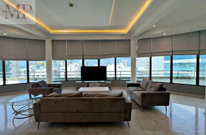 Penthouse - 2 Bedrooms - 3 Bathrooms for rent in Al Juffair - Capital Governorate