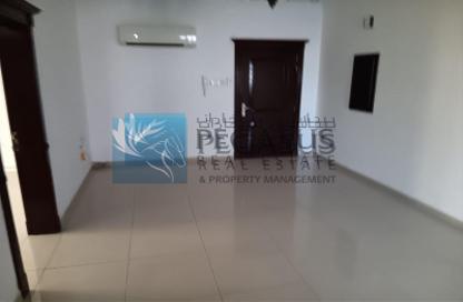Office Space - Studio - 2 Bathrooms for rent in Mahooz - Manama - Capital Governorate