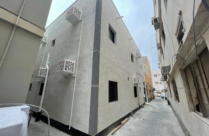 عمارة بالكامل - 4 غرف نوم - 4 حمامات للبيع في أم الحصم - المنامة - محافظة العاصمة